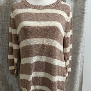 🔸$5 each or 3/$12🔸

Old Navy tan striped sweater size XL